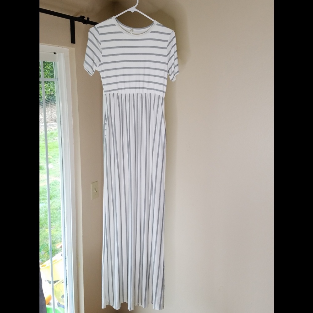 Stripped maternity dress.